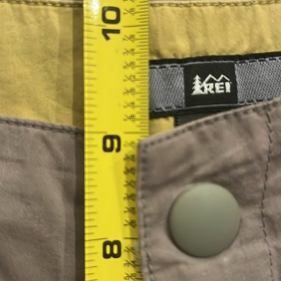 REI Women’s Tan Bermuda Shorts Size 6 - Picture 9 of 9